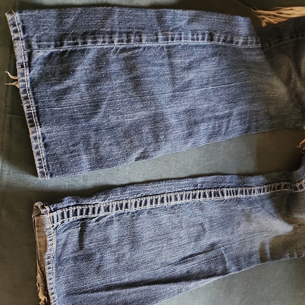 Stylish Blue Denim Jeans with Embellished Pockets - Picture 7 of 8